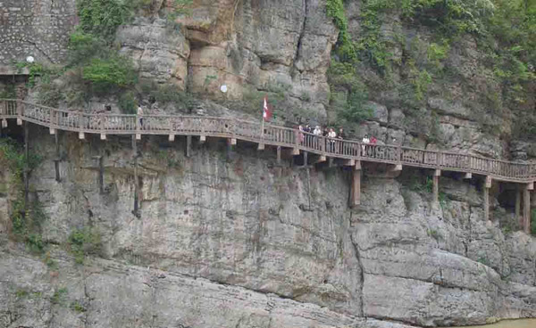 Guangyuan Mingyuexia Cliff Plank Road